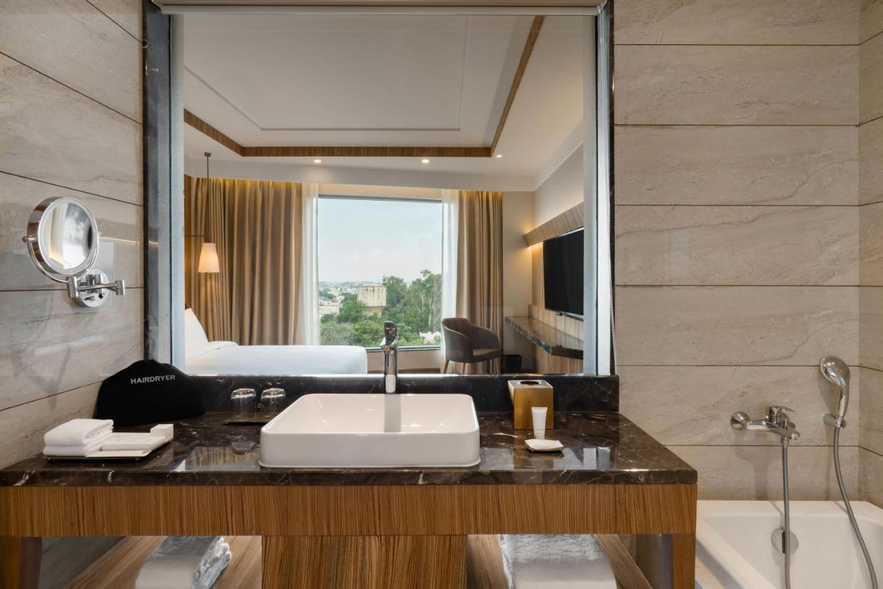 Radisson Bhopal Hotel Ngoại thất bức ảnh