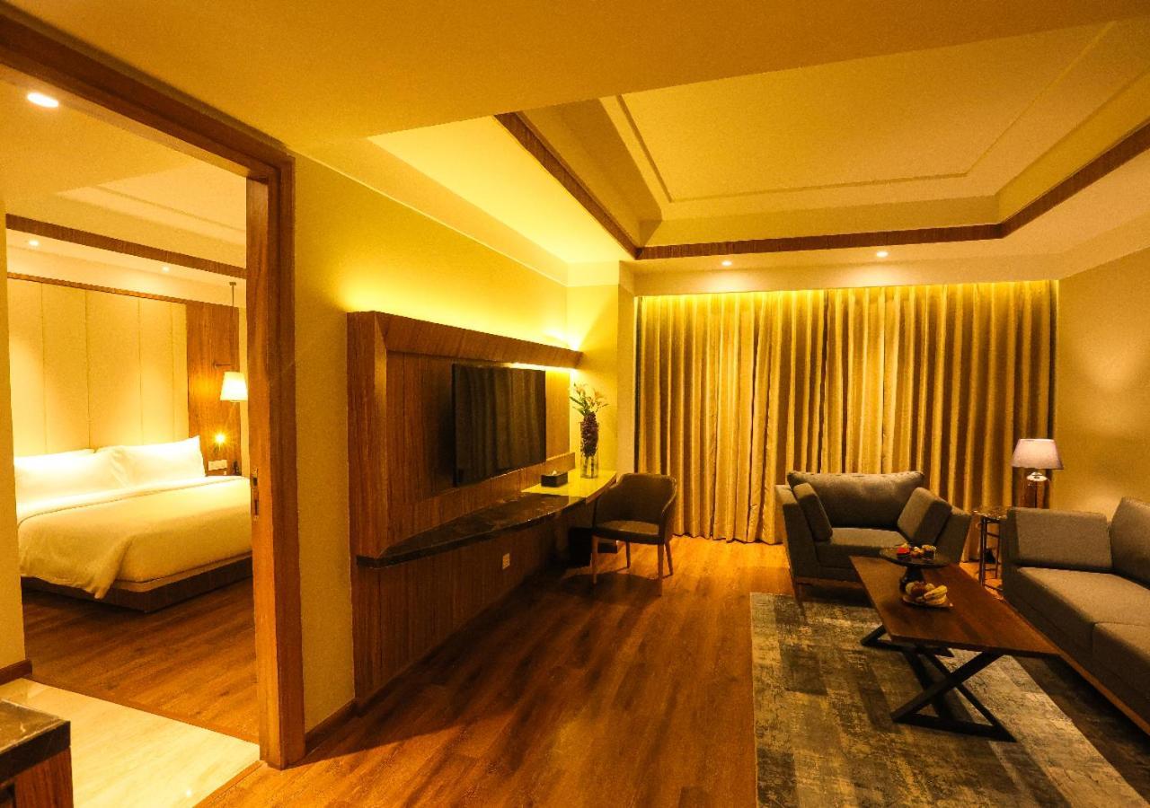 Radisson Bhopal Hotel Ngoại thất bức ảnh